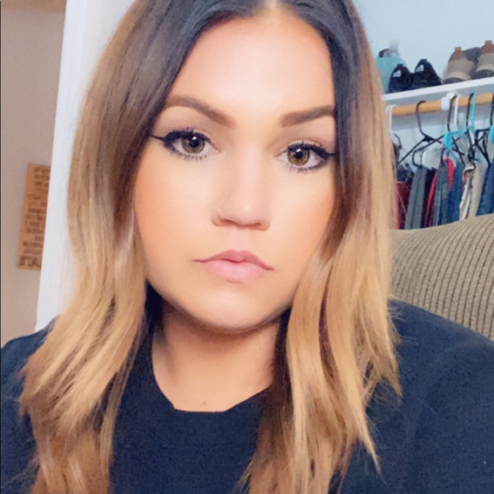 Meet your Posher, Cortney